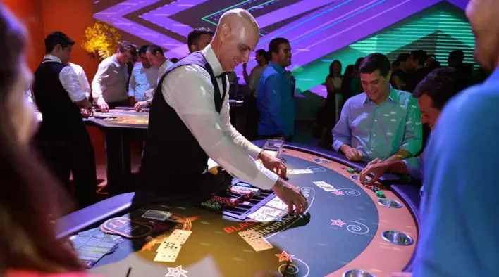 Como o entretenimento interativo para eventos corporativos aumenta o engajamento